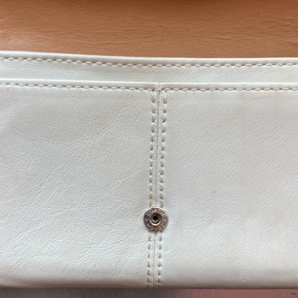 PRE-OWNED COACH WHITE WOMEN’S WALLET